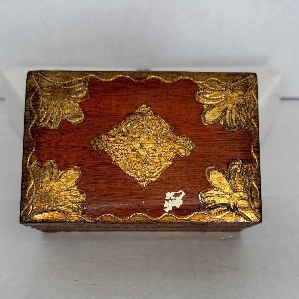 Vintage Florentine Italian Hand Painted Gold Gilt Velvet Lined Wood Trinket Box